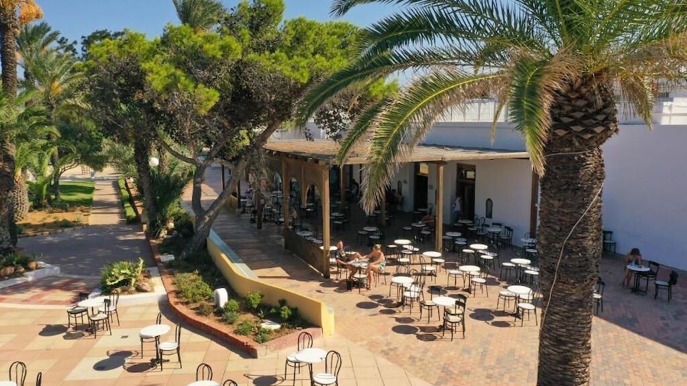 هتل شمس هالیدی ویلیج اند آکواپارک